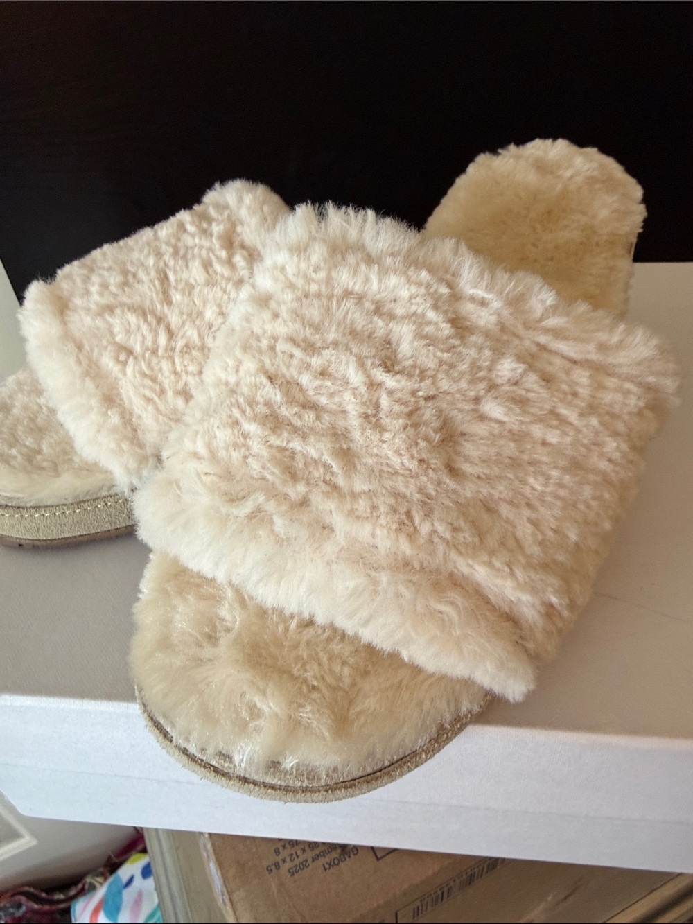 Minnetonka Lolo Faux Fur Slide Slippers Cream Suede Trim Slide Slippers Size 8/9